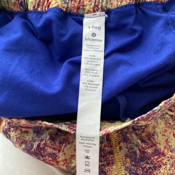 Lululemon Hotty Hot Short Seawheeze 2019 Size 4 shorts 2.5” regular - Picture 7 of 10